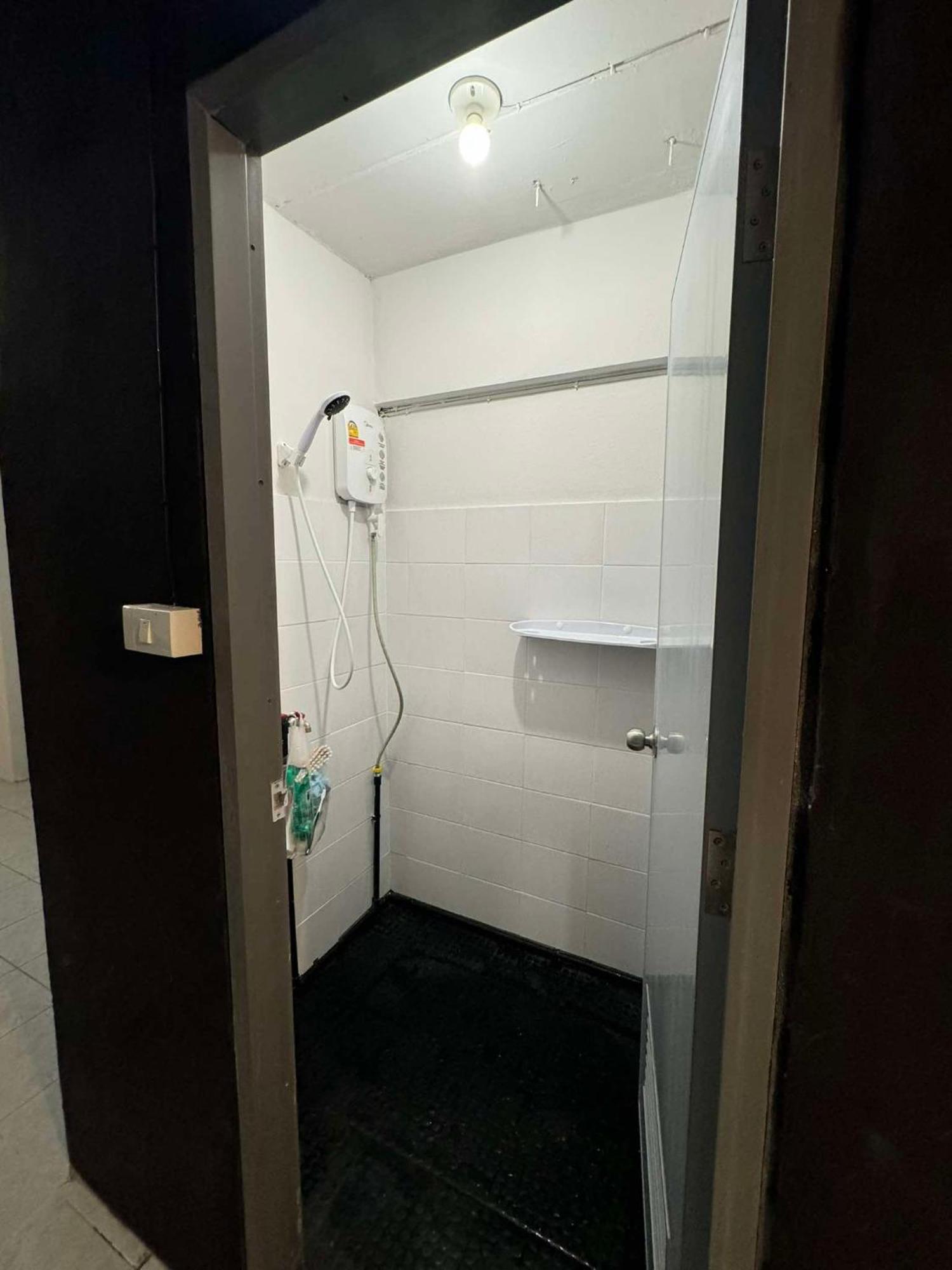 Mahar Hostel Chiangmai เชียงใหม่ ภายนอก รูปภาพ