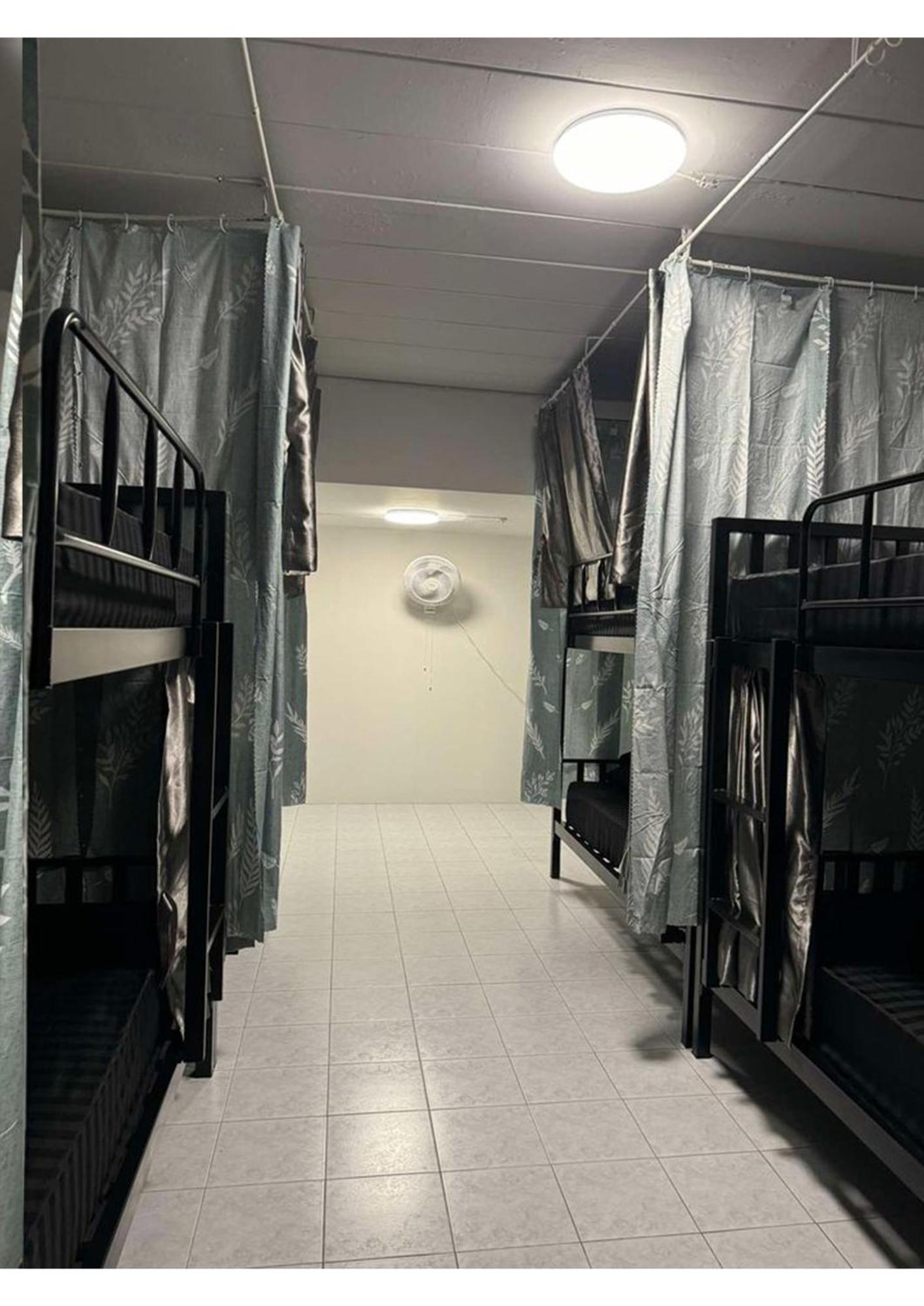 Mahar Hostel Chiangmai เชียงใหม่ ภายนอก รูปภาพ