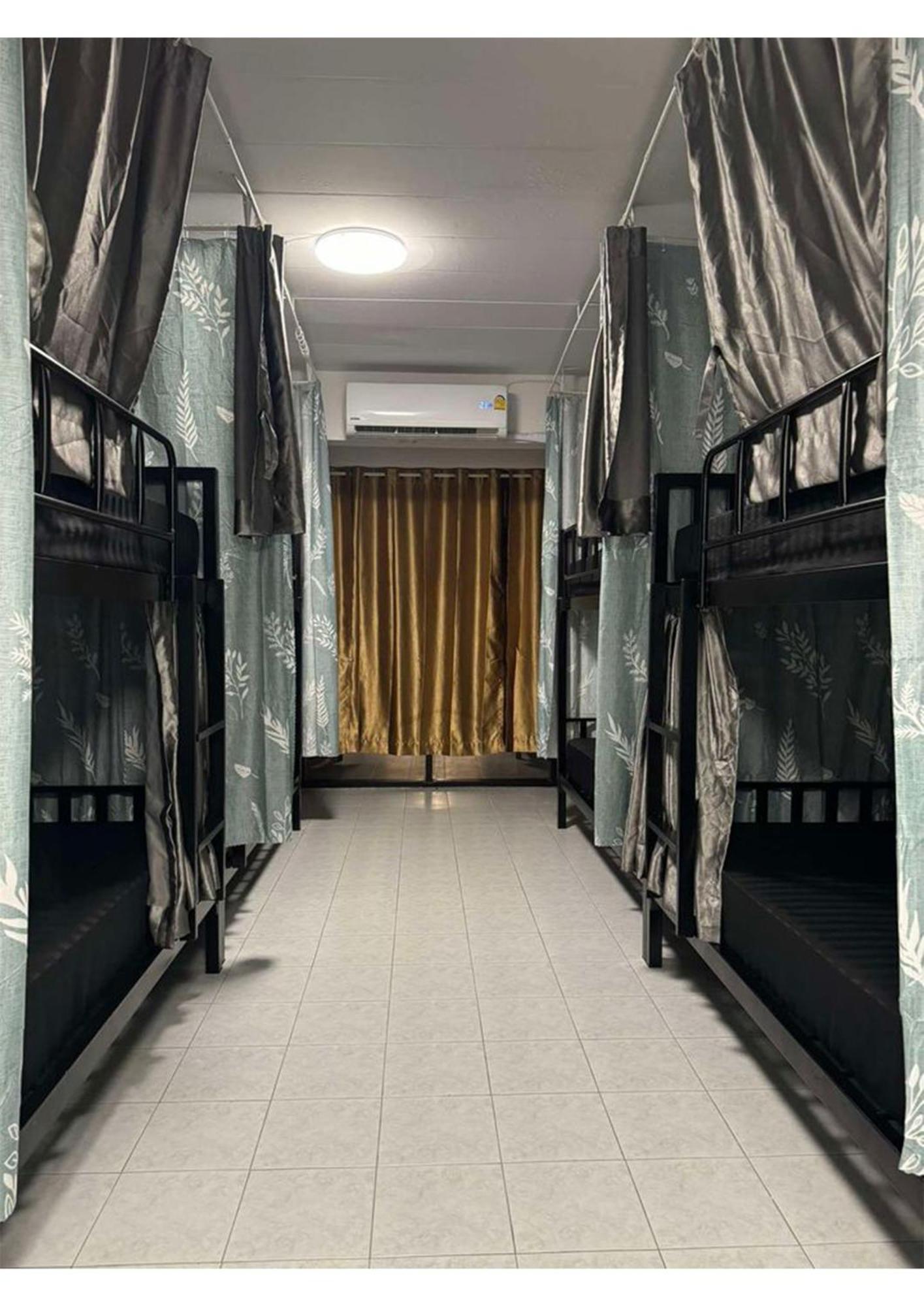 Mahar Hostel Chiangmai เชียงใหม่ ภายนอก รูปภาพ