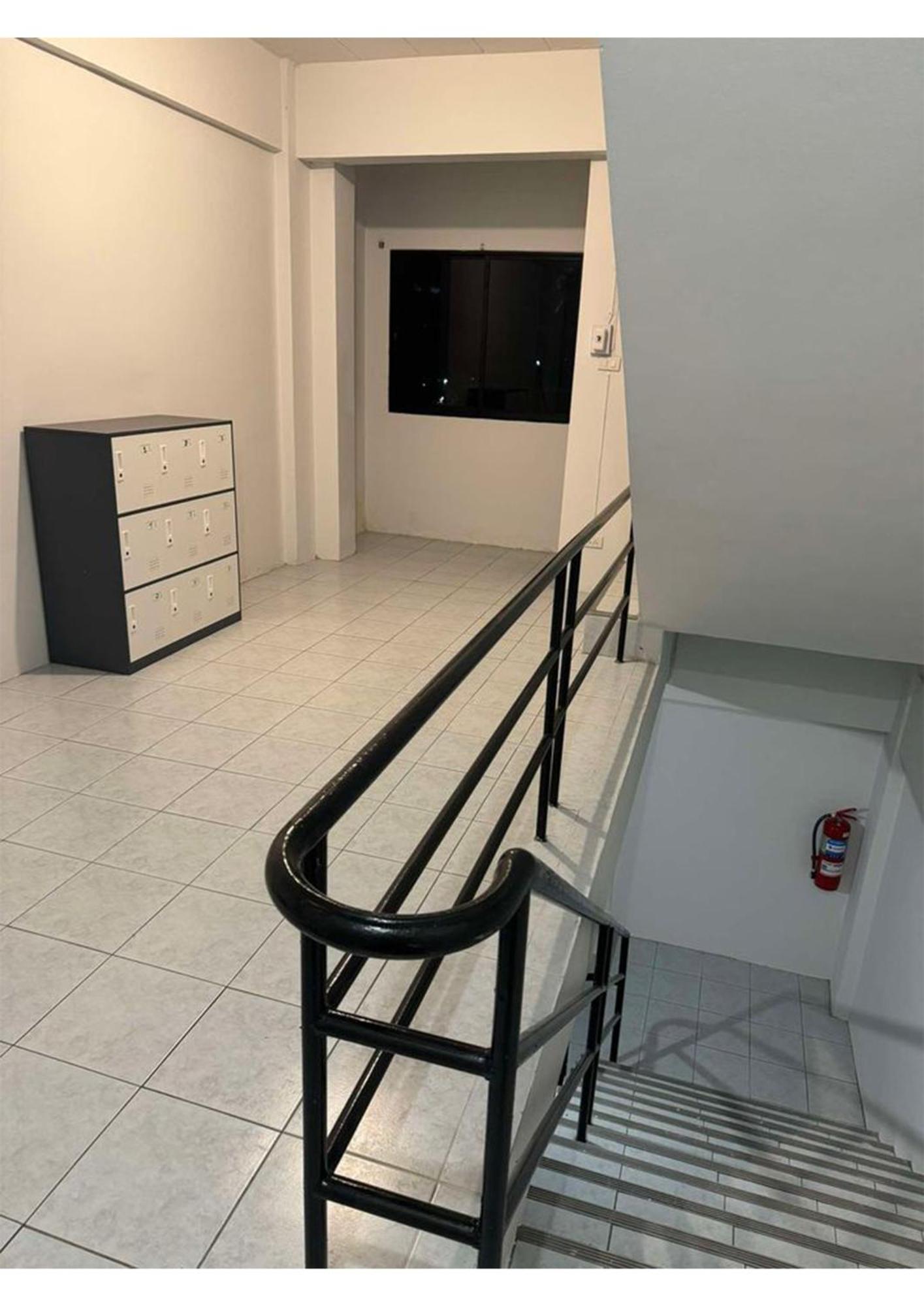Mahar Hostel Chiangmai เชียงใหม่ ภายนอก รูปภาพ