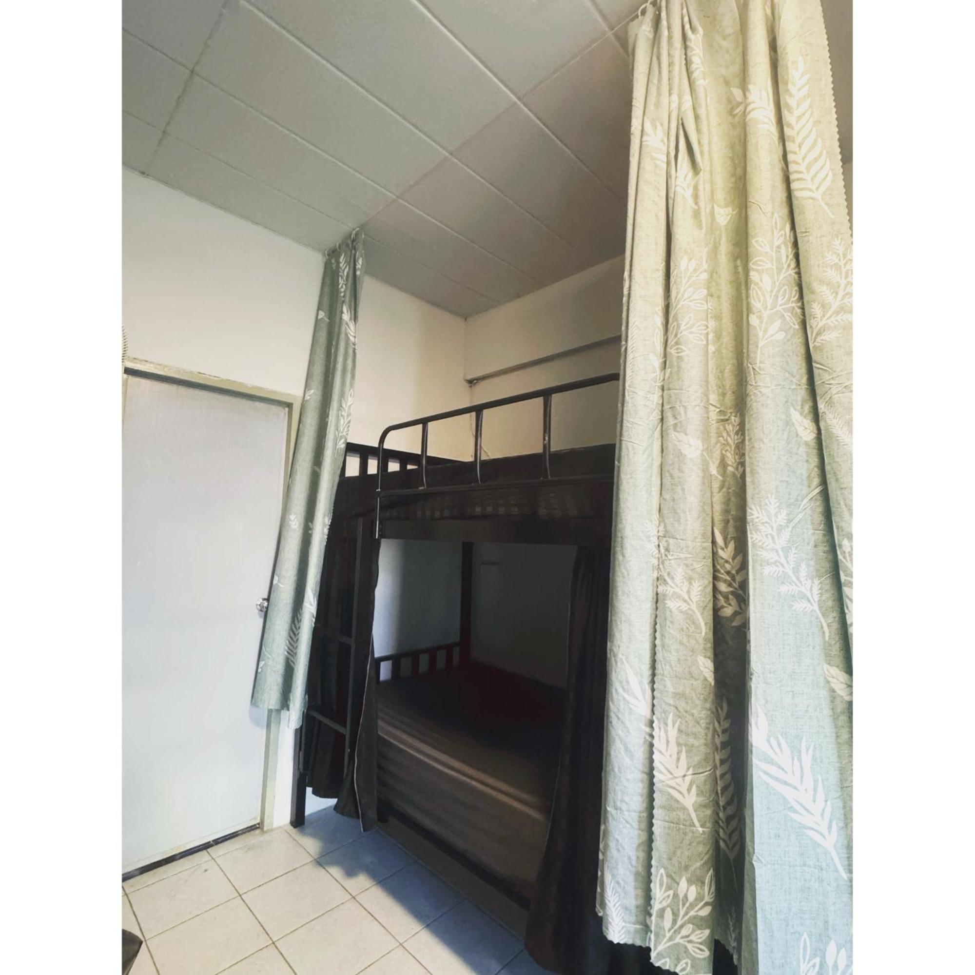 Mahar Hostel Chiangmai เชียงใหม่ ภายนอก รูปภาพ