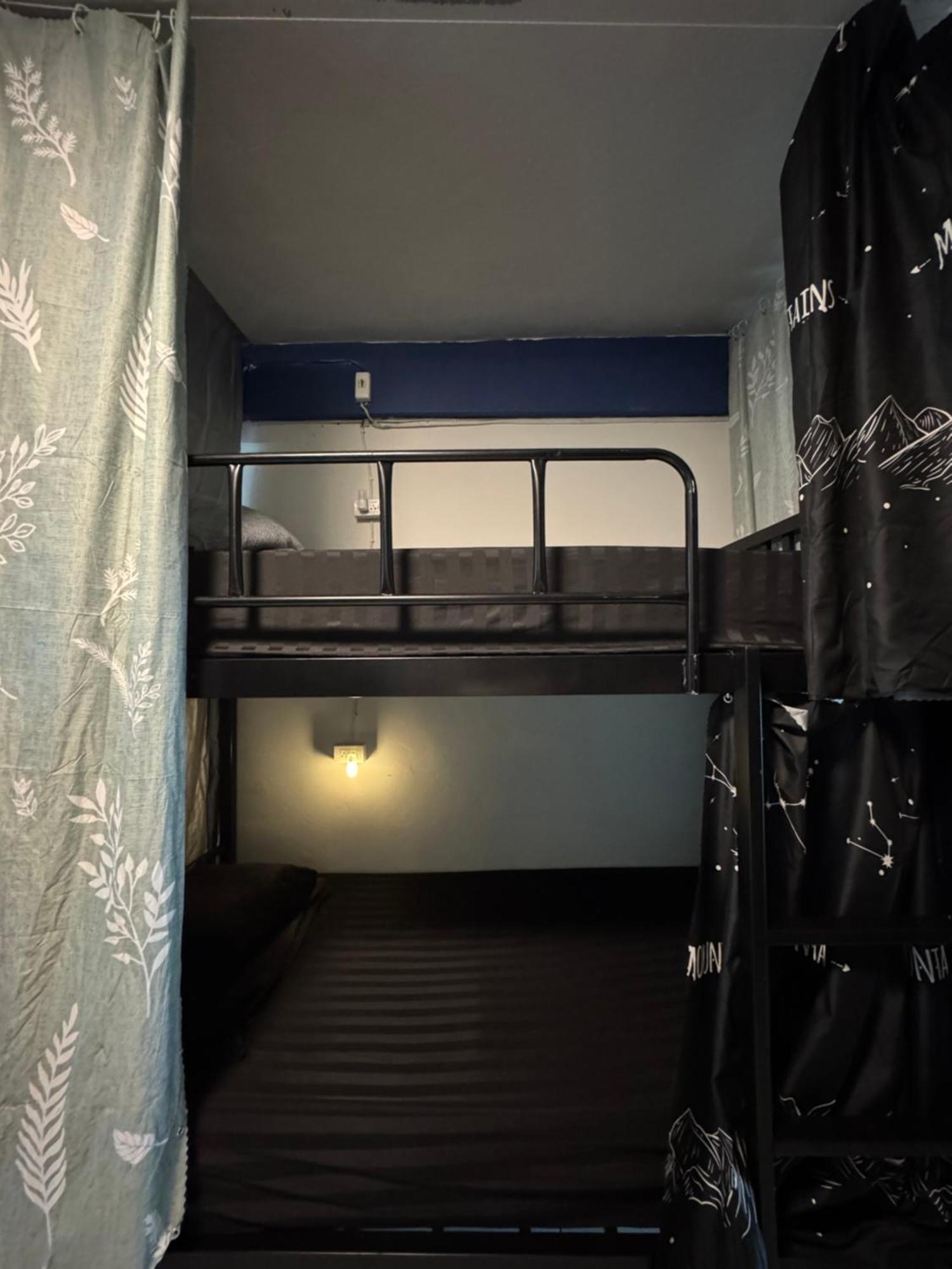 Mahar Hostel Chiangmai เชียงใหม่ ภายนอก รูปภาพ