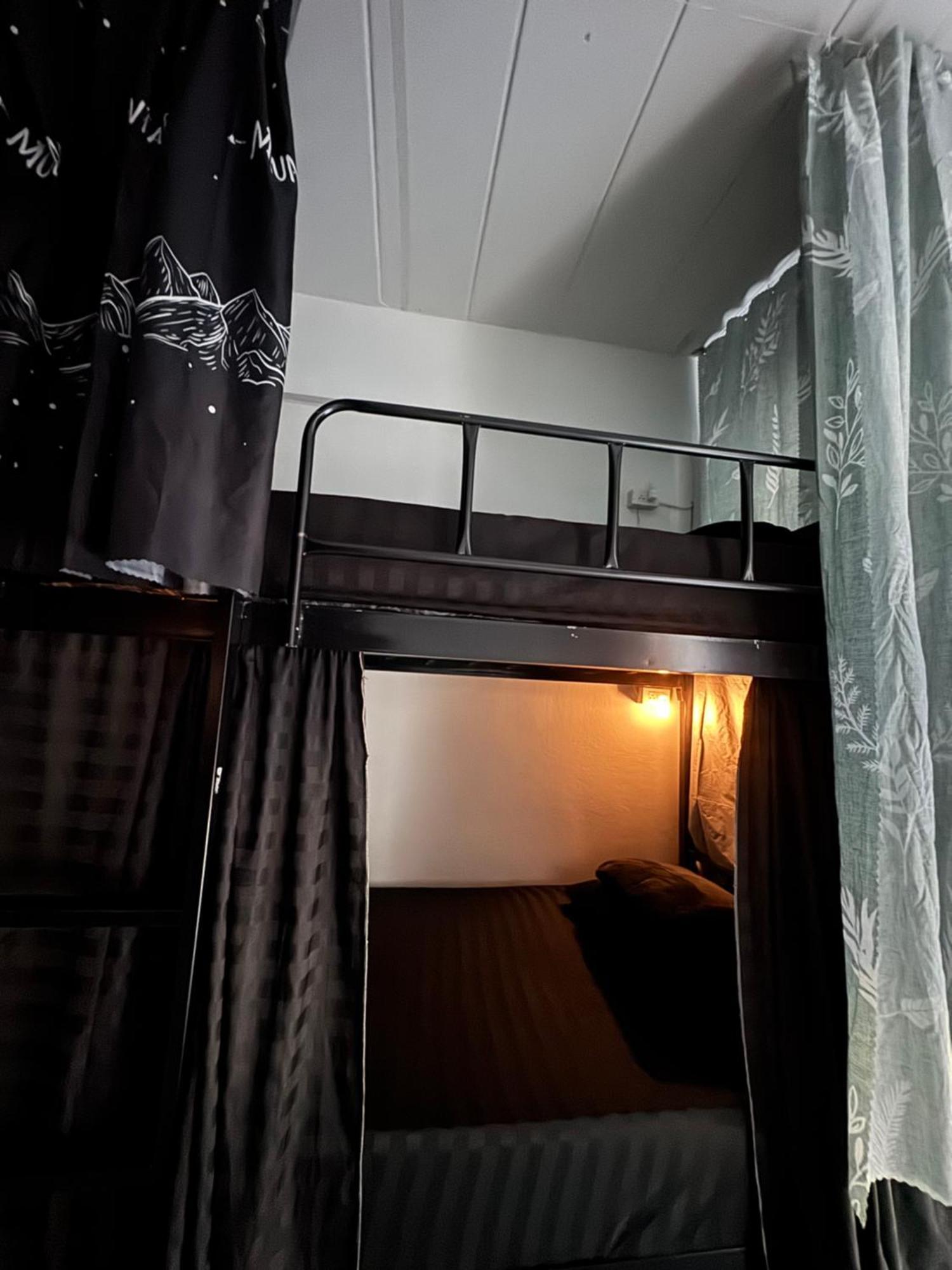 Mahar Hostel Chiangmai เชียงใหม่ ภายนอก รูปภาพ