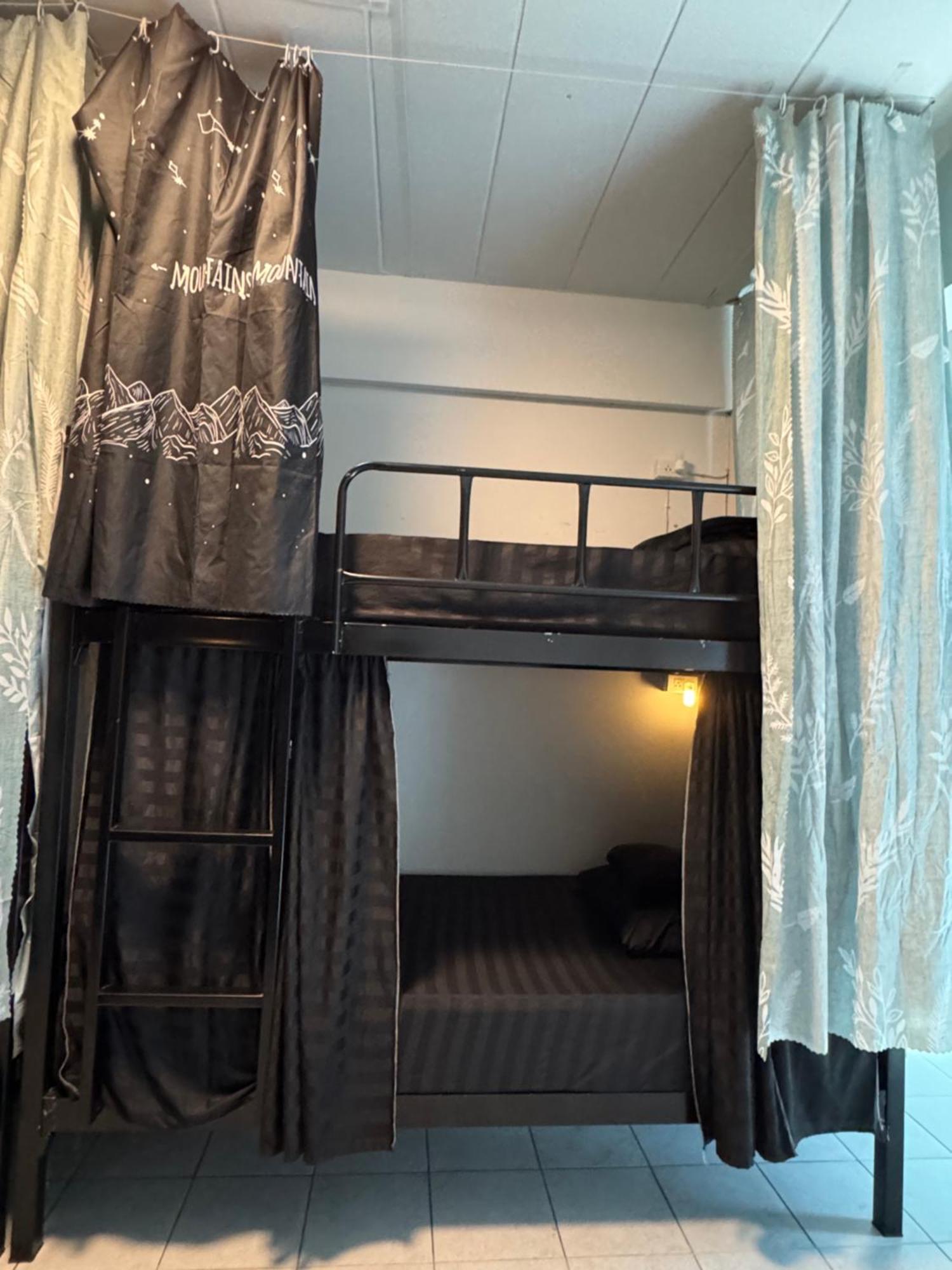 Mahar Hostel Chiangmai เชียงใหม่ ภายนอก รูปภาพ