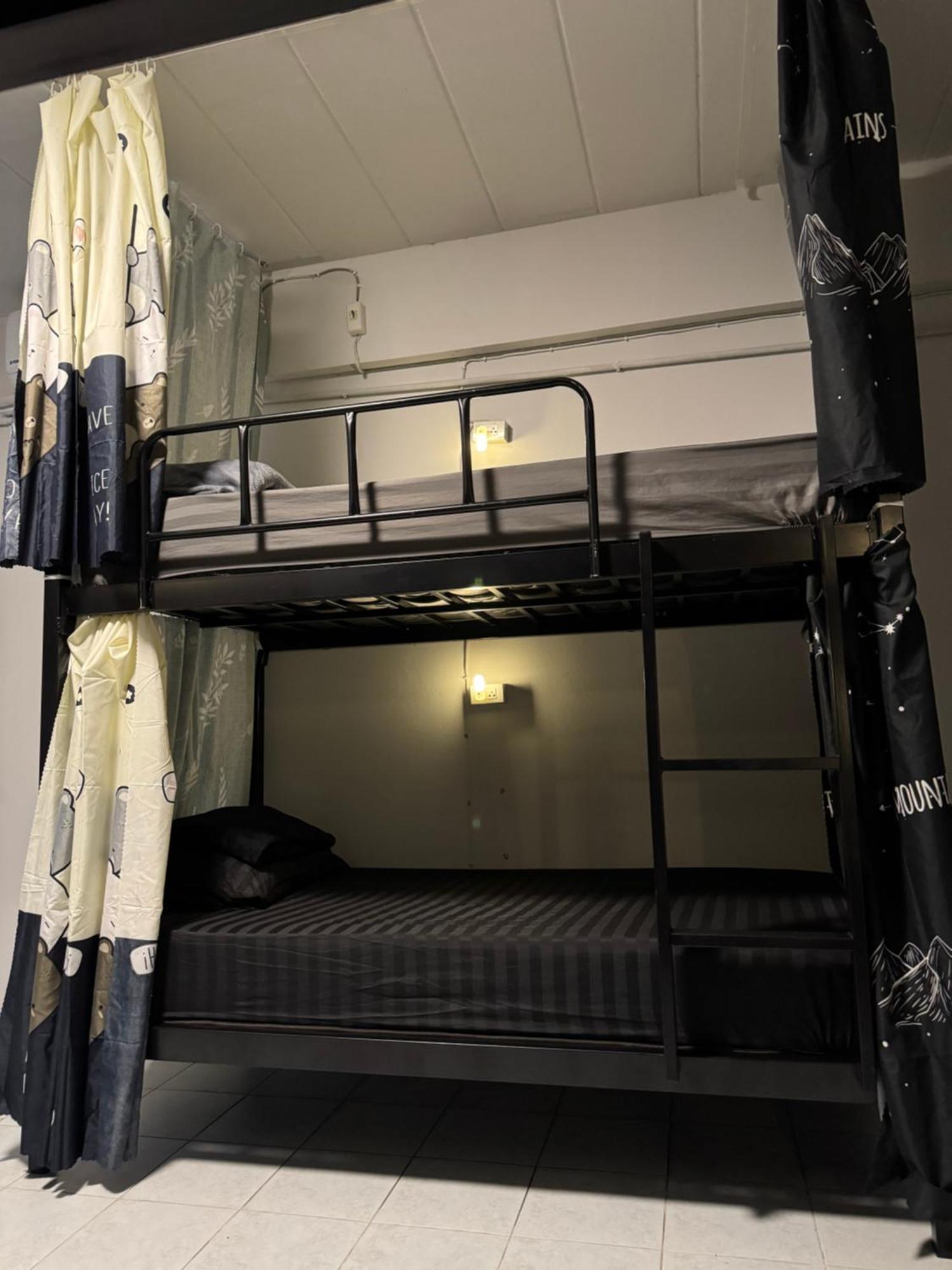 Mahar Hostel Chiangmai เชียงใหม่ ภายนอก รูปภาพ