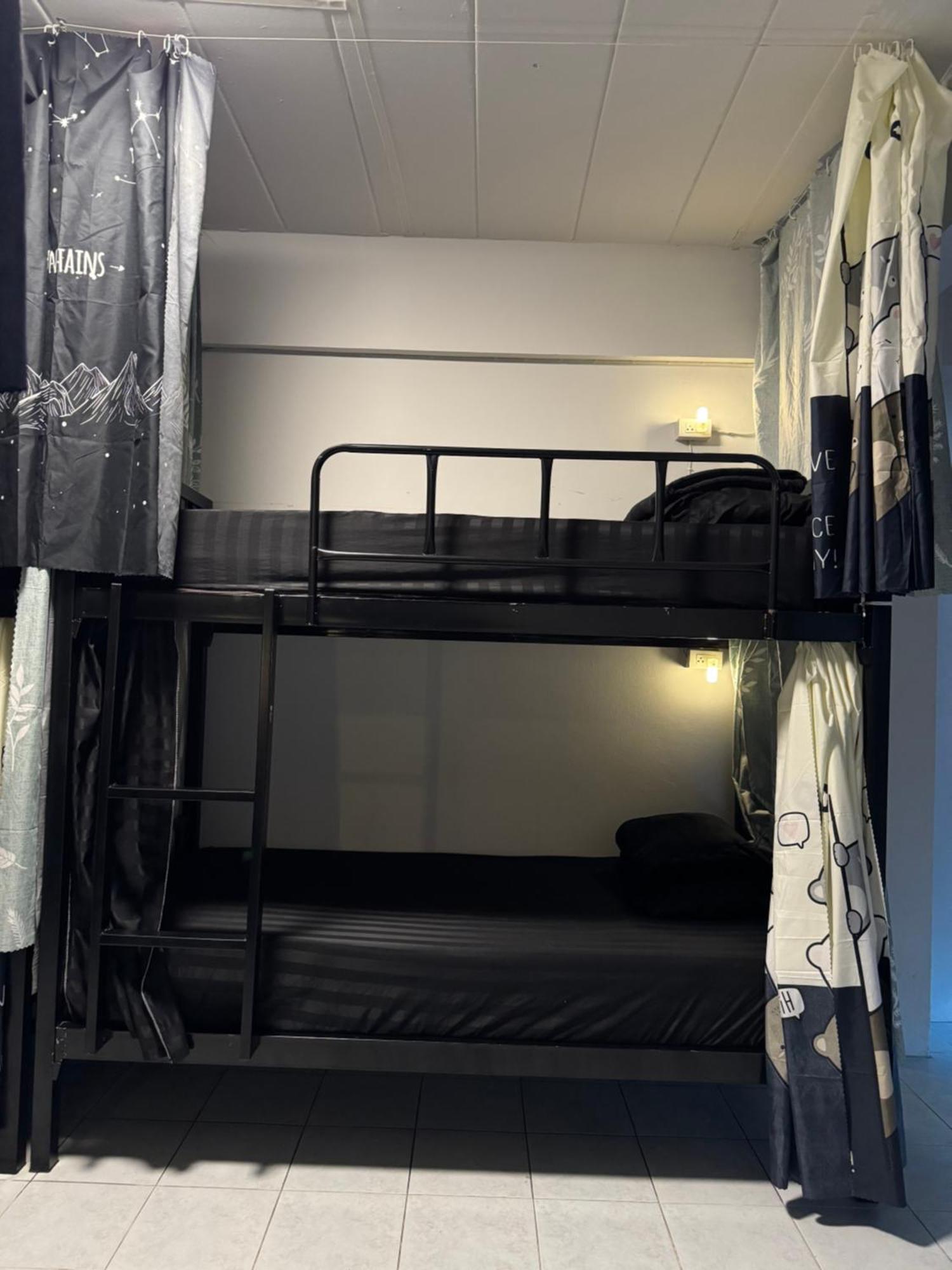 Mahar Hostel Chiangmai เชียงใหม่ ภายนอก รูปภาพ