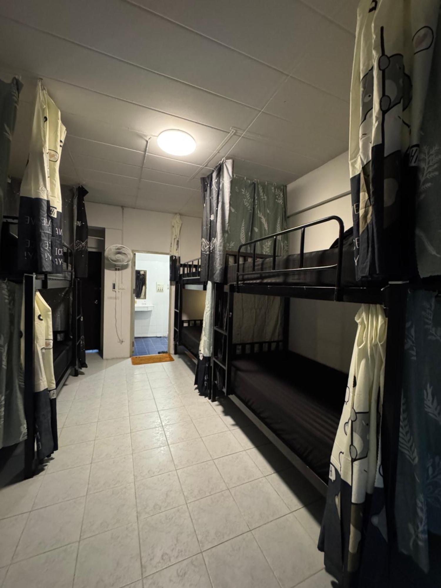 Mahar Hostel Chiangmai เชียงใหม่ ภายนอก รูปภาพ